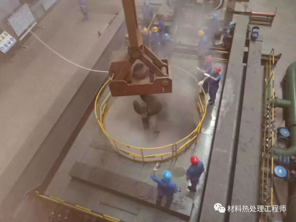 转子已经全部进入PAG淬火液槽内
